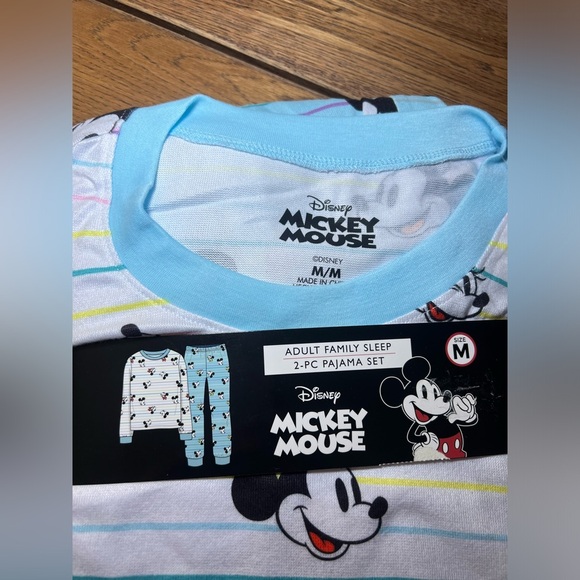✅NEW Disney Mickey Mouse Pajama Set - Picture 2 of 4